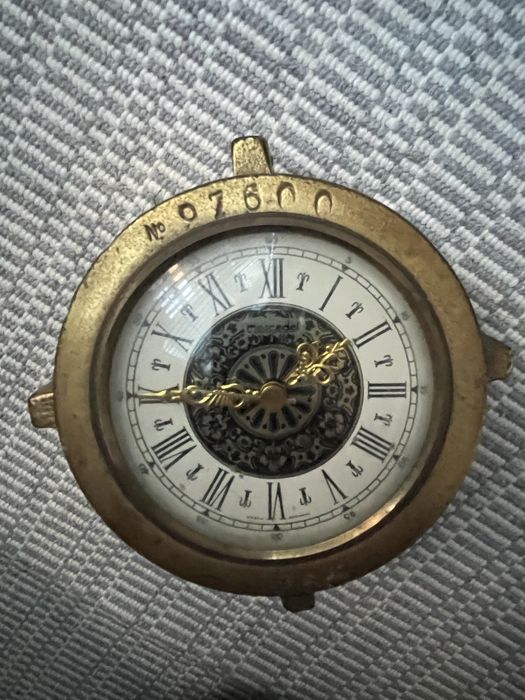 Часовник във формата на водомер