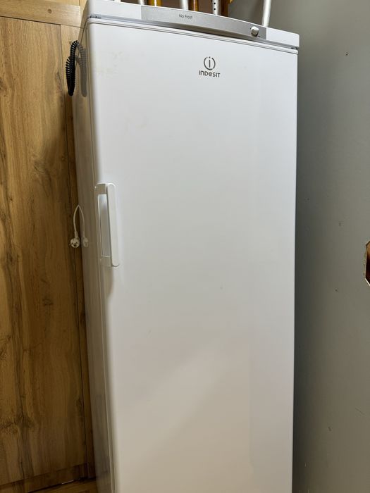 Морозильник Indesit 271 L