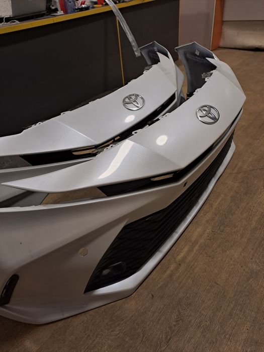 Бампер в сборе Camry 80