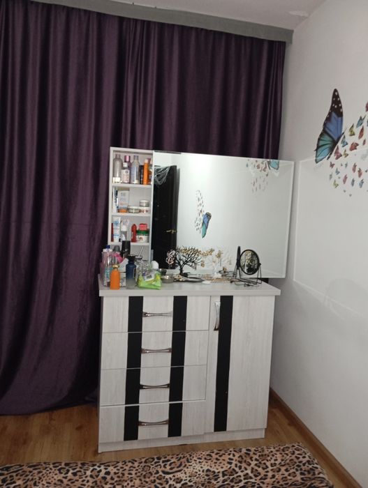 Срочно продаю трюмо ,камод с зеркалом