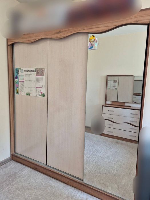 Mebel to’plami sotiladi