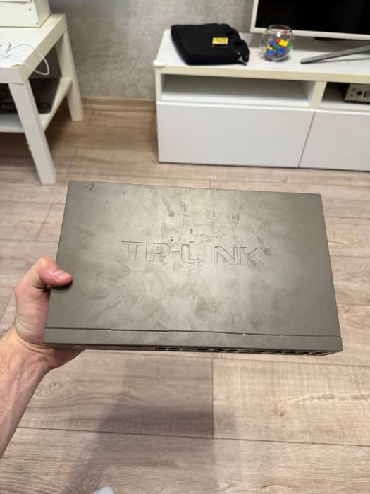 Продам свитч, б/у, в хорошем состоянии!