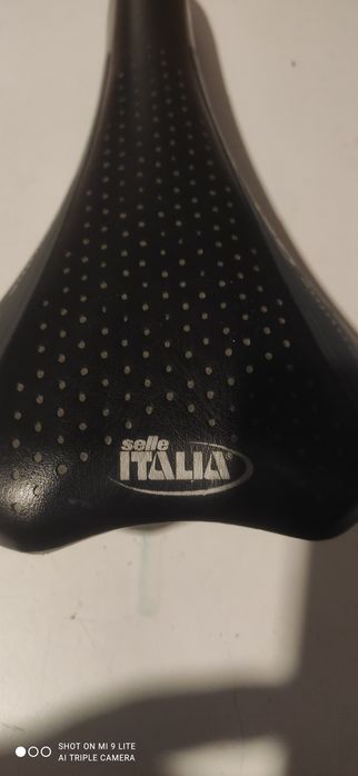 Седалка за велосипед Selle Italia и велосипедни къси гащи
