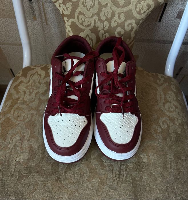 кроссовки женские