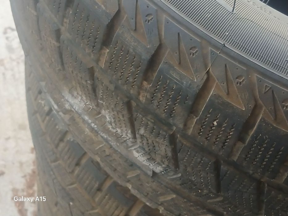 Зимние шины  бу 215 /55/16