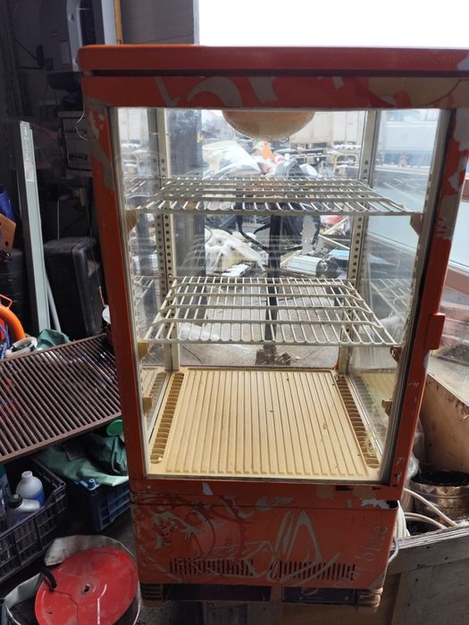 Vitrina rece de prezentare (racitor)