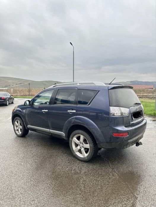 Mitsubishi Outlander 2
