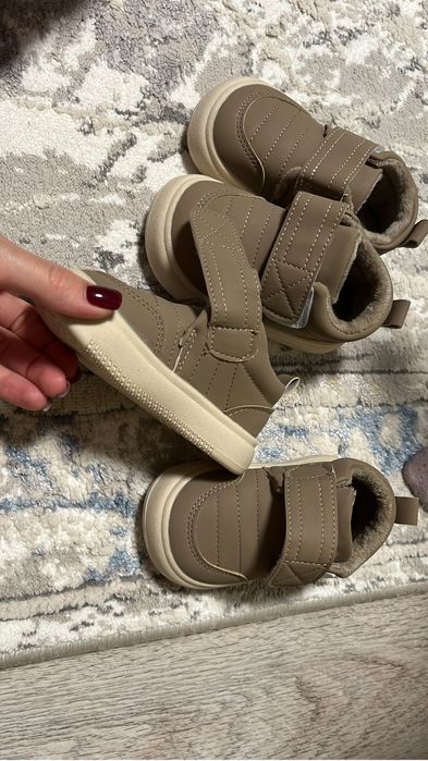 Продам ботинки осень детские