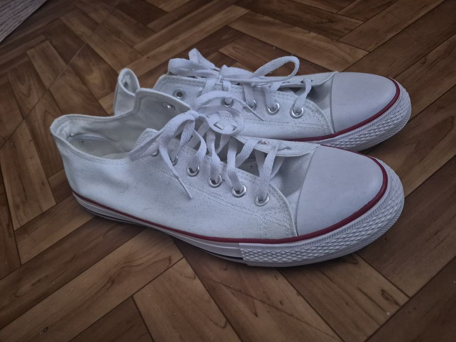 Белые кеды             .