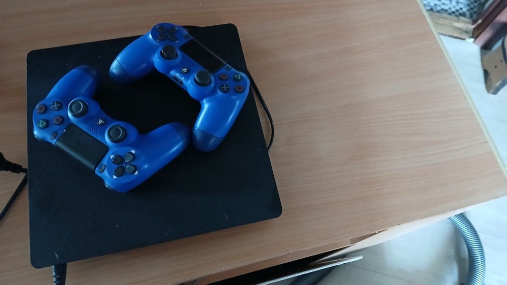 Продам плистэшн 4