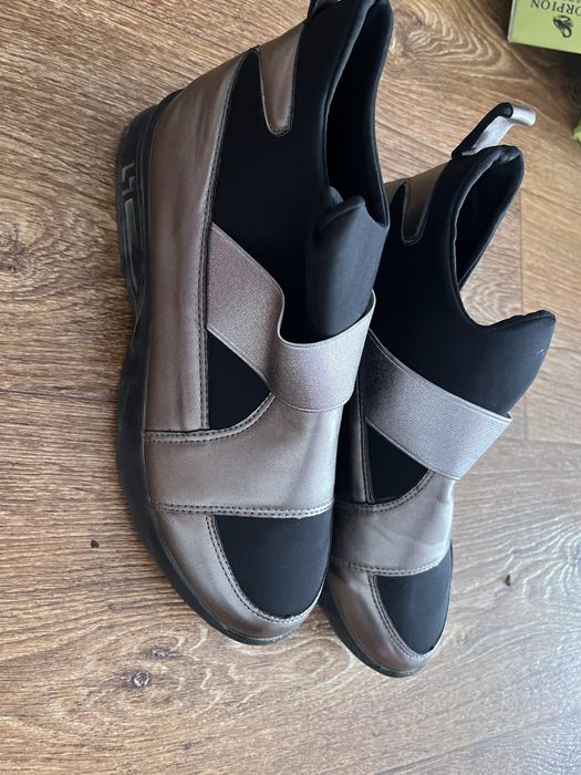 Спортивные ботинки