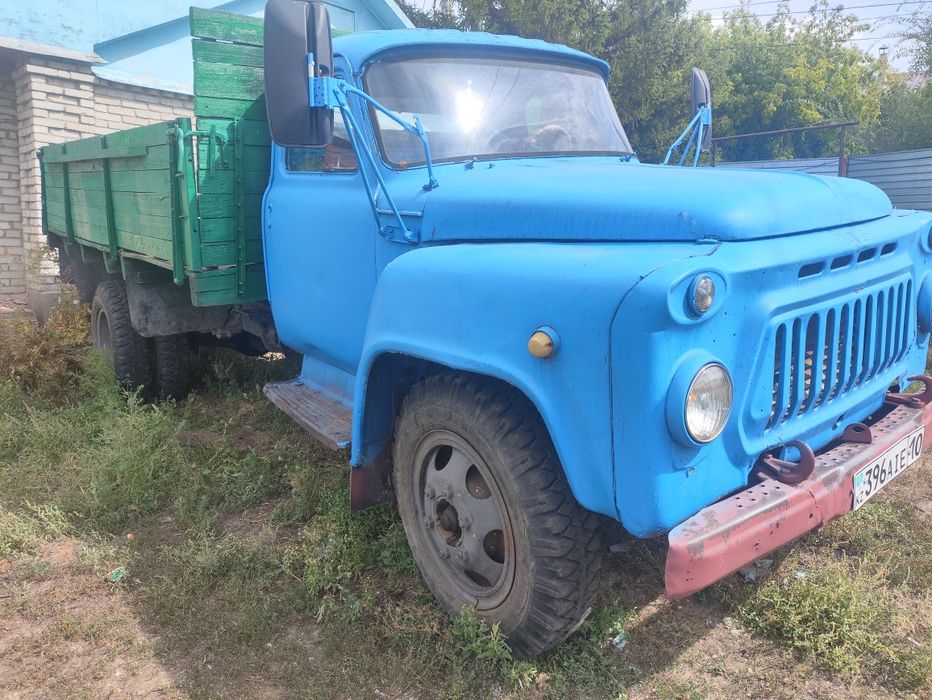 Газон бортовой на ходу.