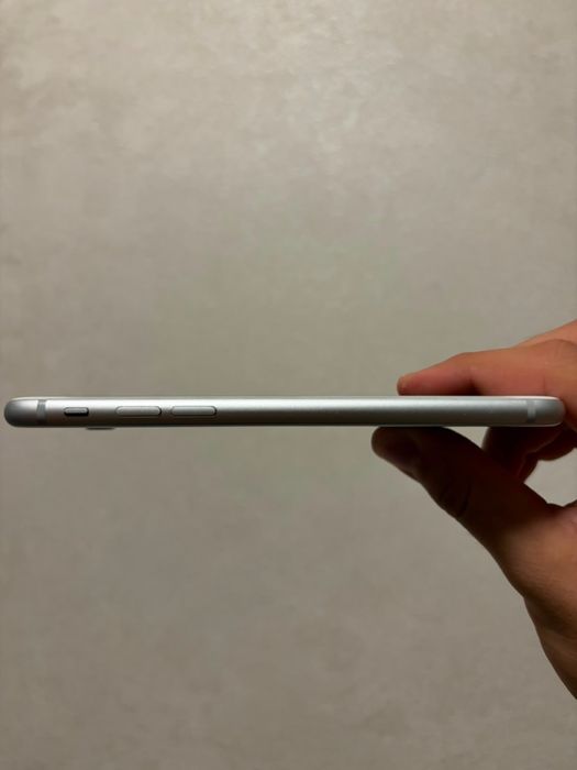iPhone 8 64gb 77akb