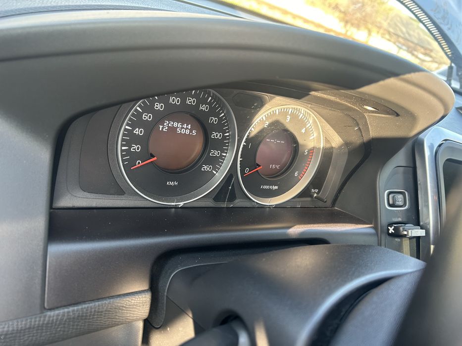 Ceasuri bord Volvo XC 60 2.4 D 2012 volan stânga