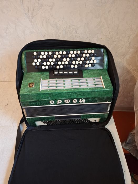 Продаётся баян Орфей