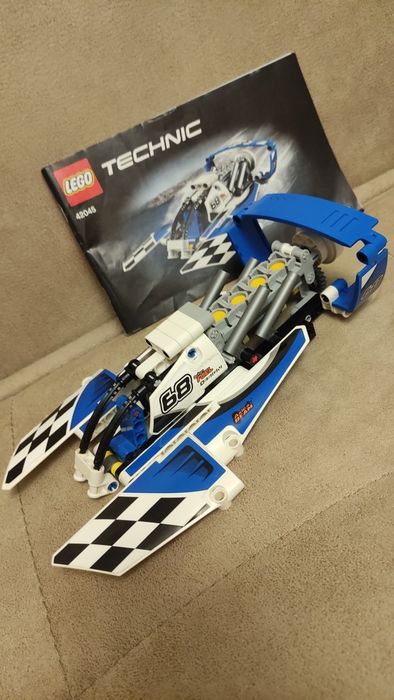 LEGO® Technic 2 в 1 - Хидроплан 42045