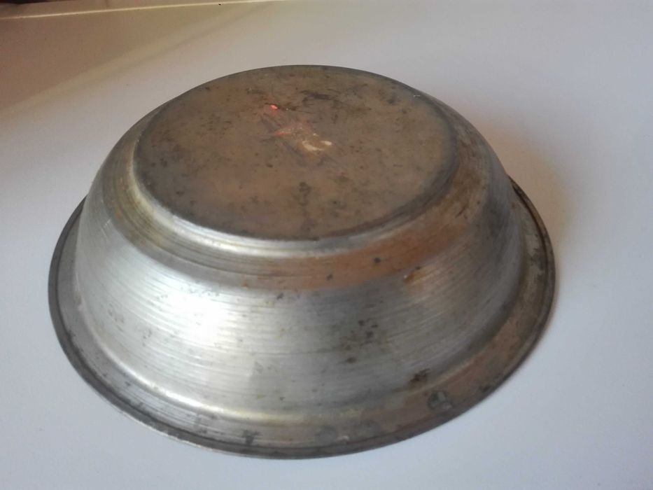 Затварячка за буркани и медни чиния и тенджера .