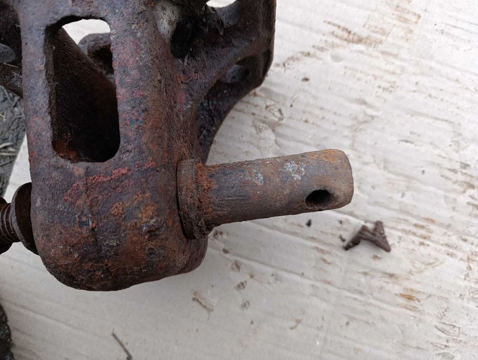 Запчасти на плуг.    .    .