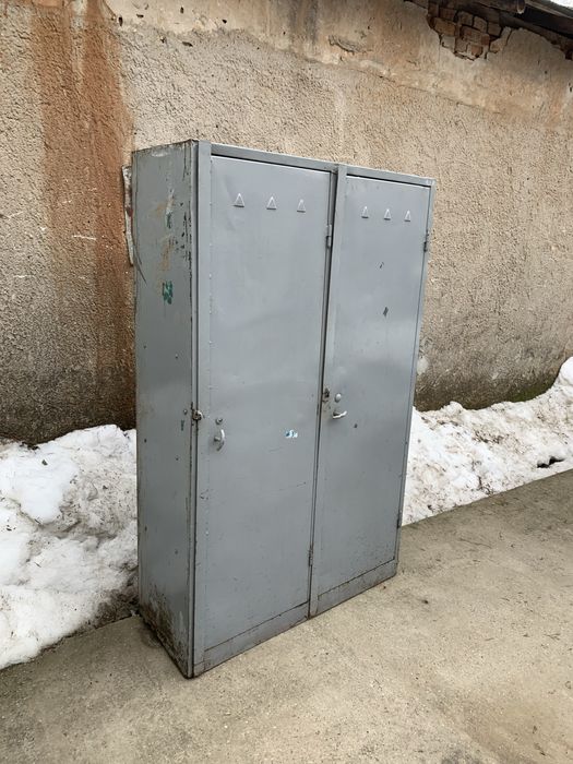 Dulap metalic rafturi