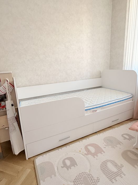 Гардероб четирикрилен  + легло