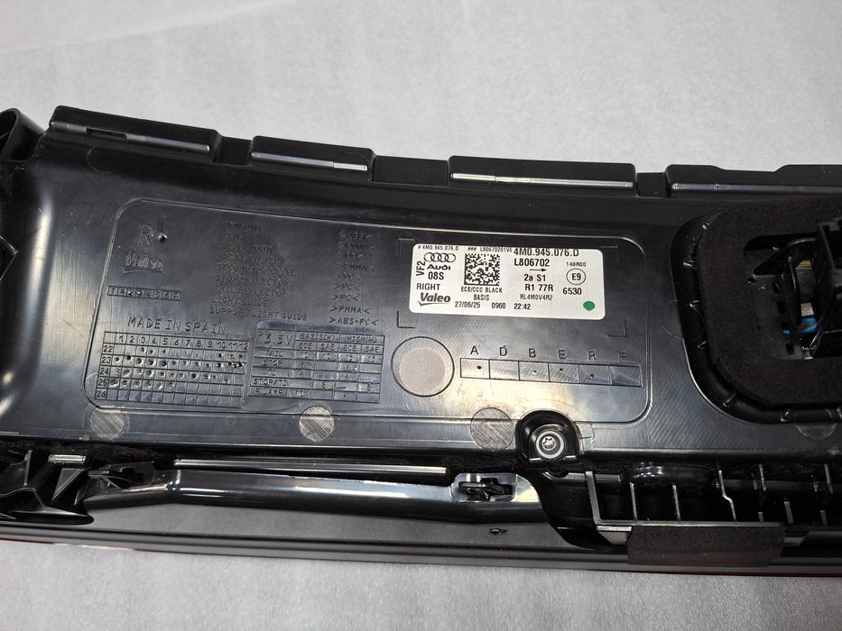 4M0945076D Нов Десен Стоп Audi Q7 SQ7 Европа