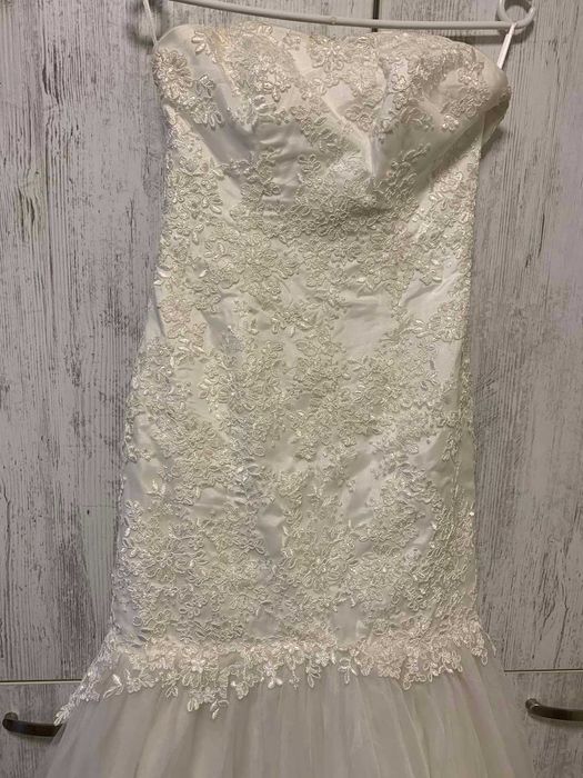 Булчинска рокля тип русалка с дантела и шлейф