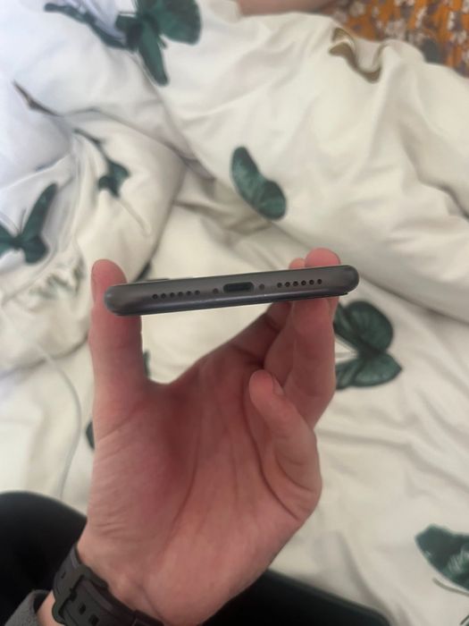 Iphone 11 в отличном состоянии