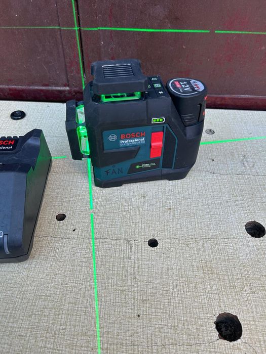 Nivela lase Bosch GLL 12V-100-33 CG raza verde