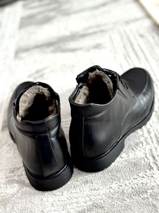 Продам кожанную зимнюю обувь