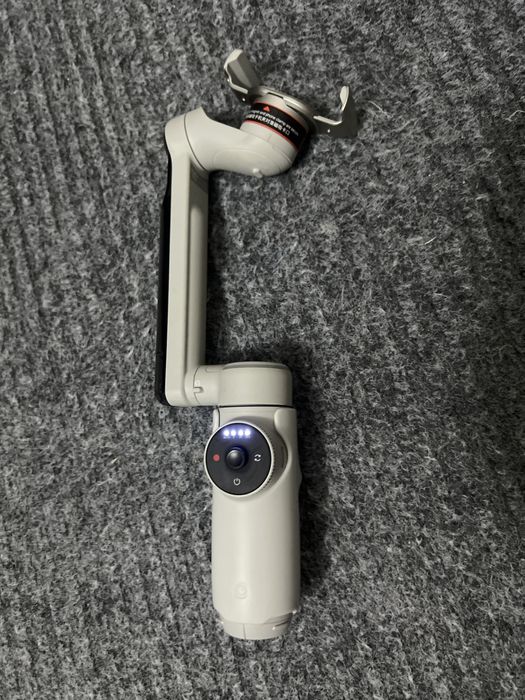 стабилизатор для смартфона insta360 flow pro