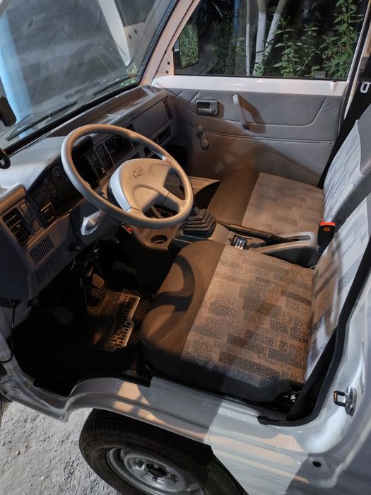 Labo avtomobil sotiladi