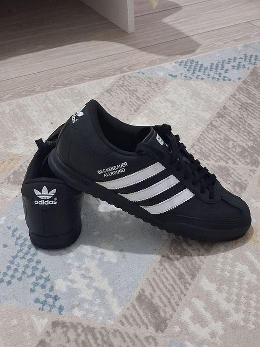 Кроссовки адидас