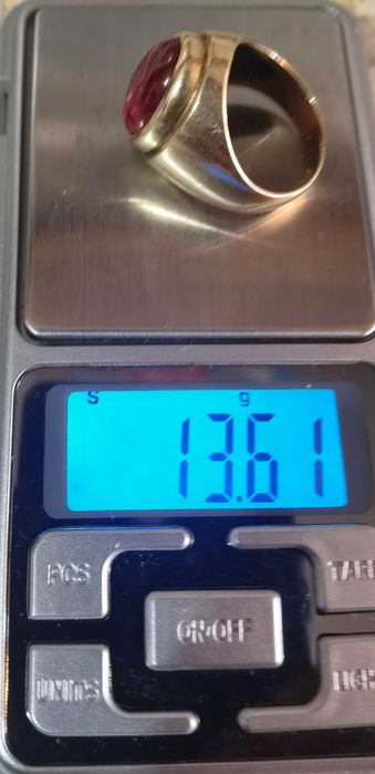 Златен пръстен с естествен рубин