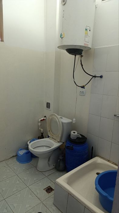 3 xonali kvartira sotiiladi.