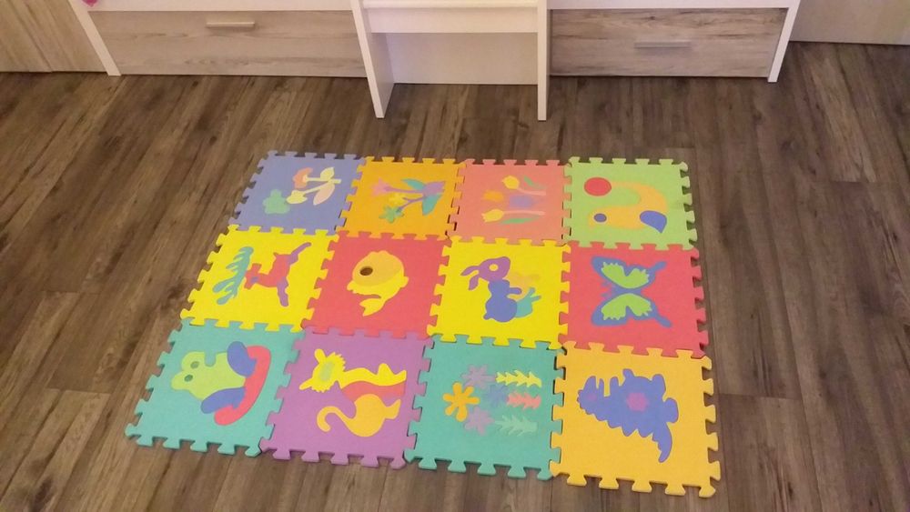 Детски фирмени играчки -40 лв. и пъзел килимче-50лв.