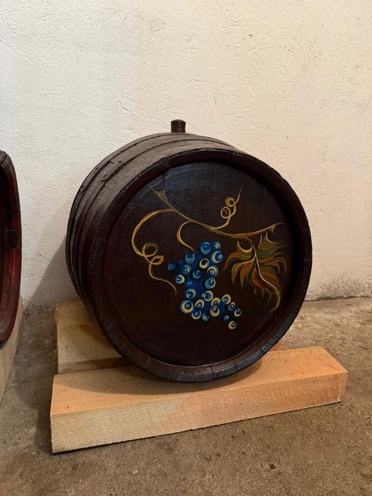 Butoi pictat pentru vin