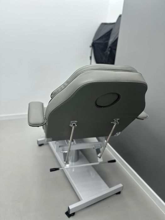 Scaun gene/sprâncene