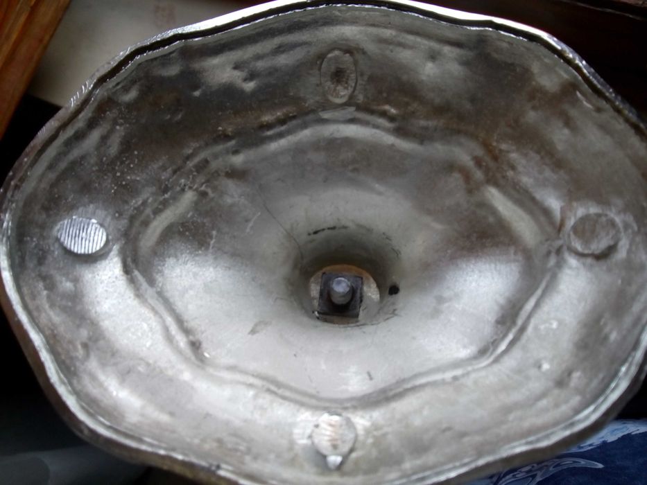 Масивен посребрен елегантен свещник