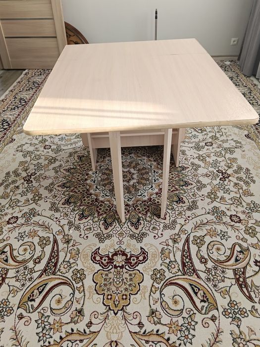 Продается стол .  Состояние б/у