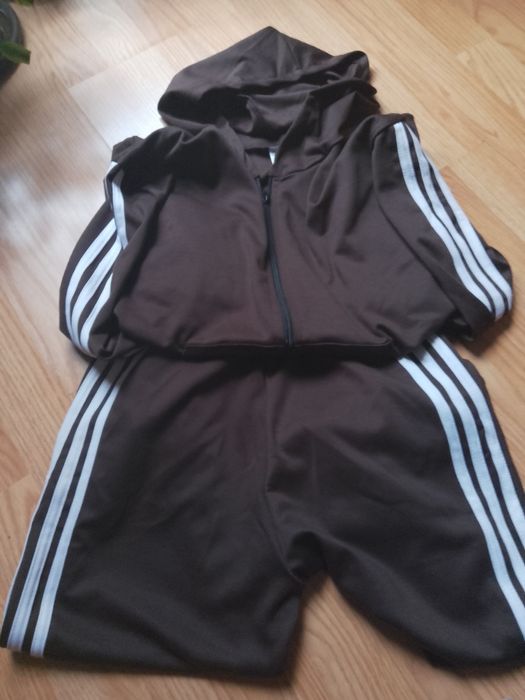 Vând treninguri noi