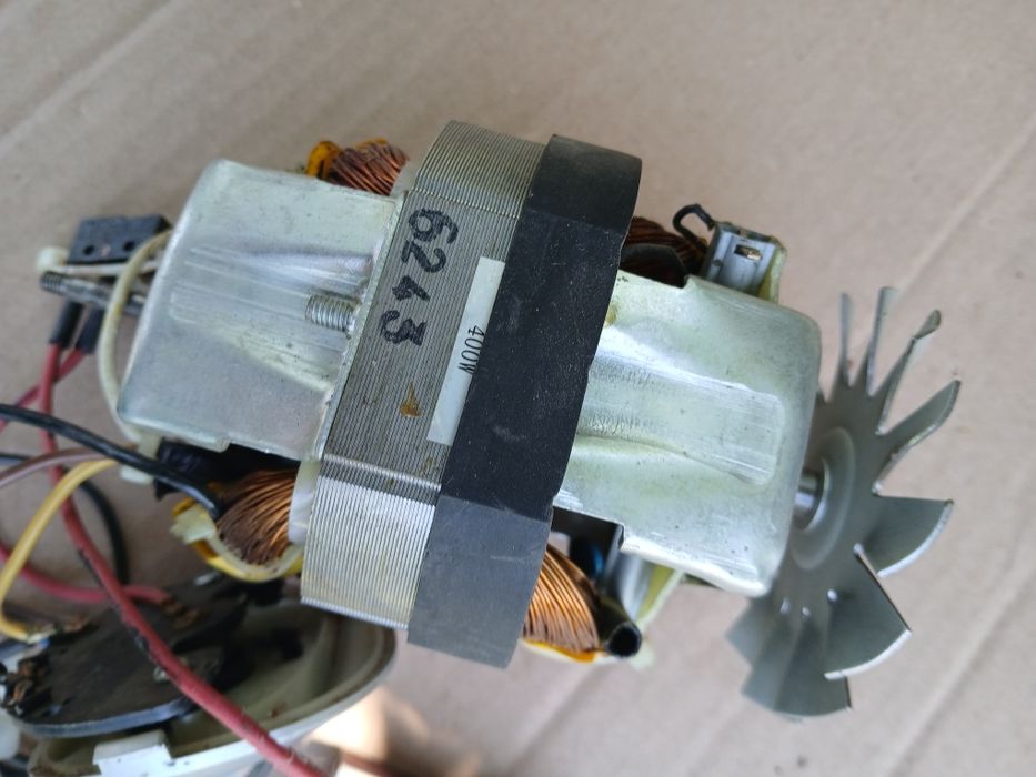 Motor electric storcător