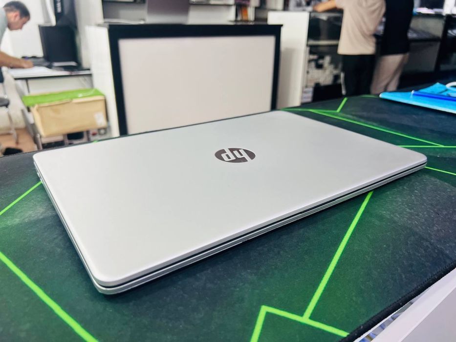HP laptop silver Core i5-11gen 8/256GB