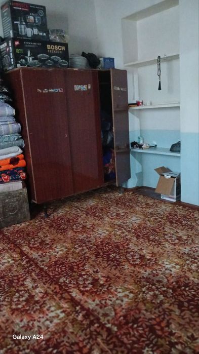 Angor tumani Qorasuvda hovlili uy sotiladi