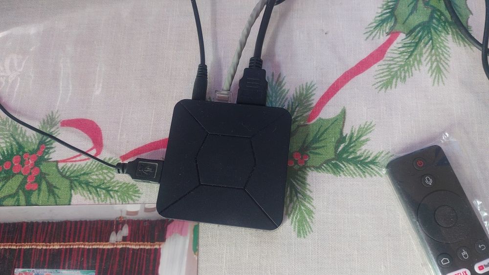 Продам телевизор Artel и tv box