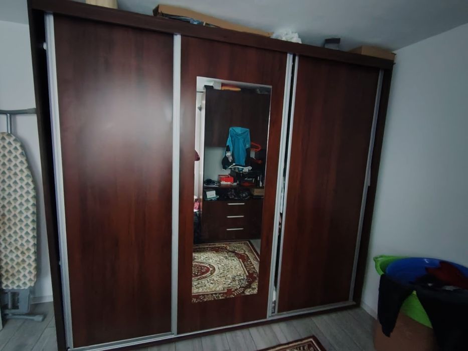 Vand Dressing si un dulap cu sertare