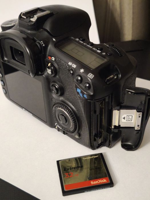 Vand Canon 7D + Canon 18-135mm