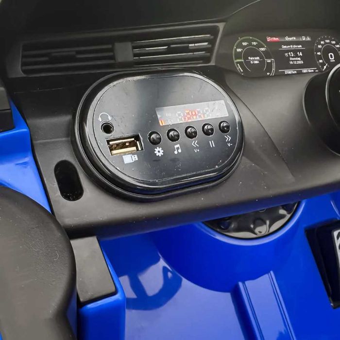 Masinuta electrica pentru copii, cu licenta Audi SQ8 70W 12V NOU
