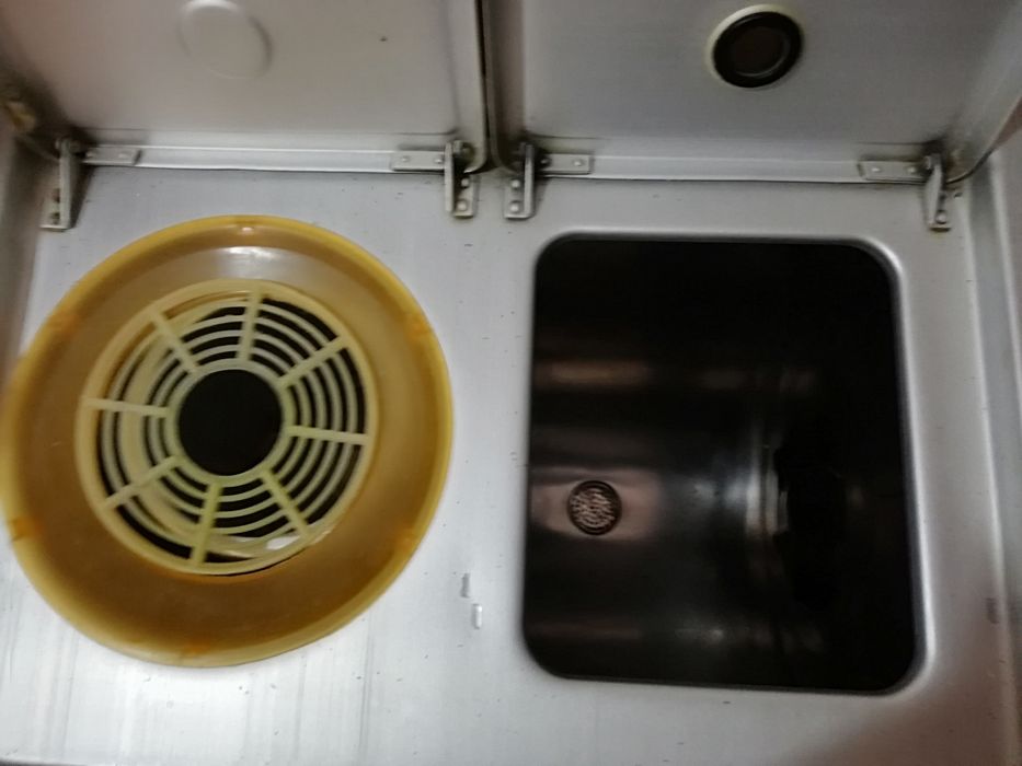 Продаётся стиральная машинка с центрифугой "Чайка"