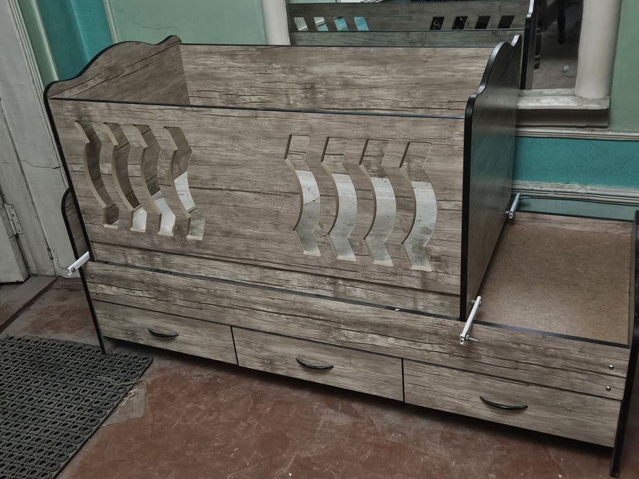 Детская кровать с шкафами