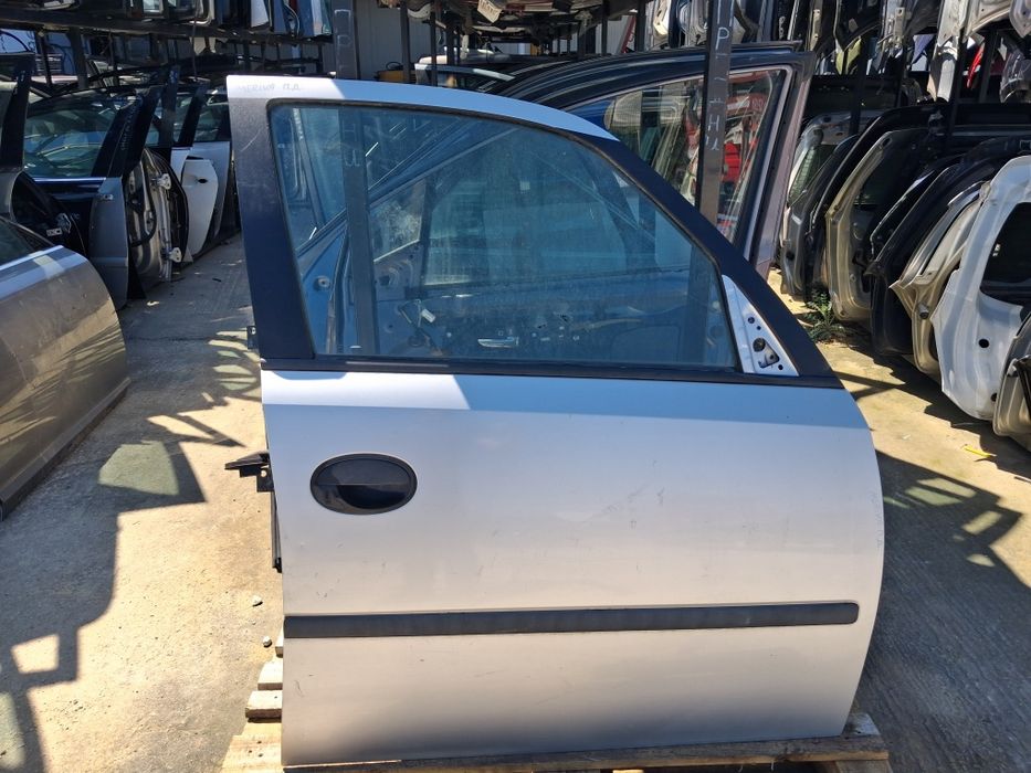 Врата Opel Meriva 2006г.